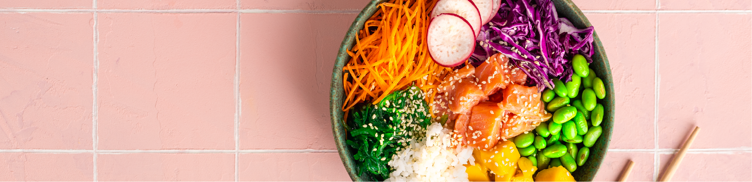 A Hawaiian salmon poke bowl with sesame speeds sprinkled on top